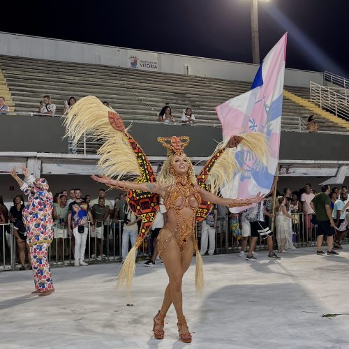 Thalita Zampirolli é a rainha de bateria da Chegou em 2026. Crédito: Vida Flor